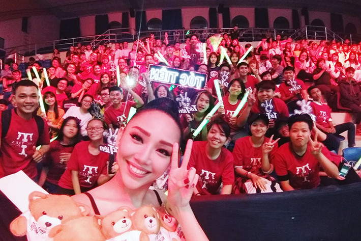 Tóc Tiên viết trên trang cá nhân: “Nhanh dễ sợ. 1 năm kể từ mùa Giọng hát Việt”.