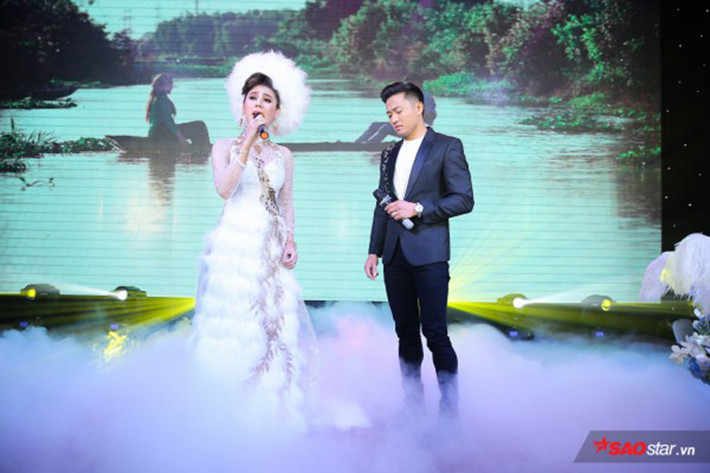 Vào ngày 28/12/2017, Lâm Khánh Chi và Trần Phi Hùng tổ chức hôn lễ. Trong đám cưới Lâm Khánh Chi, cô thay đến 5 bộ trang phục. Ảnh: Saostar
