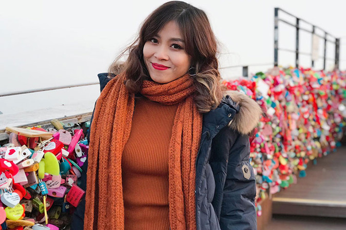 MC Hoàng Linh tâm sự: “Có những người đàn bà nhất định không chịu sống hạnh phúc mà cứ phải gắn chặt đời mình với 2 chữ "cay nghiệt"! Rồi tham lam, ghen tỵ, toan tính, hận thù. Tội nghiệp! Phí hoài một kiếp sống!”.