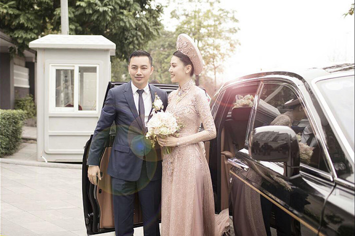 Ngọc Duyên tâm sự sau đám cưới: “Cuộc đời bước sang một trang mới khi vừa chớm tuổi 25. Cảm ơn cuộc đời. Sau tất cả mọi sự cố gắng là những may mắn. Cảm ơn ba mẹ, cảm ơn chồng yêu, cảm ơn tất cả mọi người xung quanh luôn dành cho em sự quan tâm, yêu thương và quý mến. Giờ là lúc phải trưởng thành hơn, mạnh mẽ hơn vì con đường còn rất dài. Xây dựng một gia đình hạnh phúc, vững mạnh là mục tiêu tiếp theo của em”.