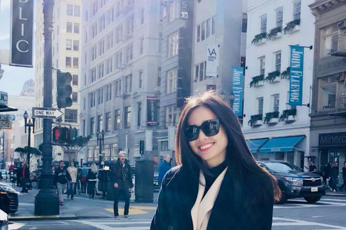 Dương Mỹ Linh tâm sự: “Có những hạnh phúc ngẫu nhiên bước vào cuộc đời ta như một món quà của cuộc sống”.