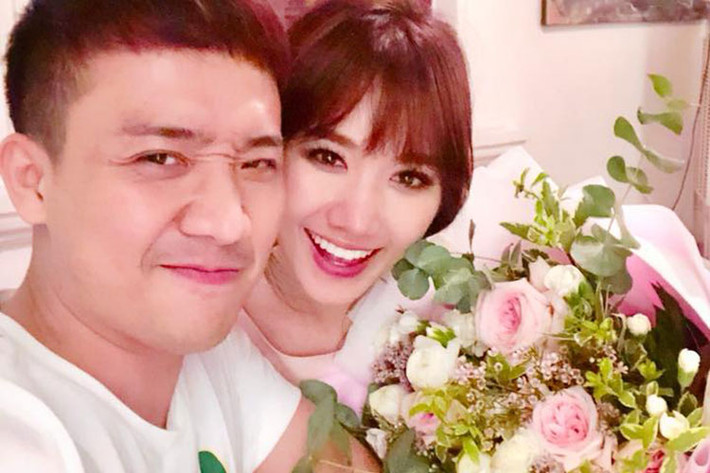 Trấn Thành nhắn nhủ Hari Won: “2 năm yêu nhau rồi đó, nhanh ghê. Yêu em”.