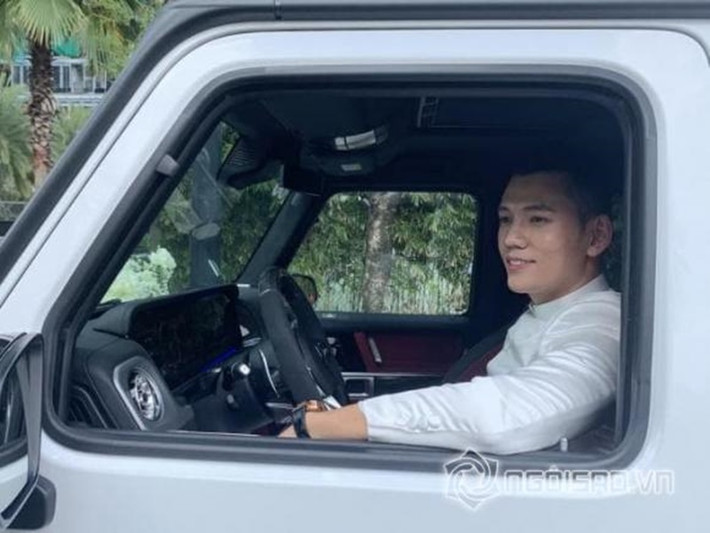 Lý Bình lái siêu xe G63 đón dâu. Ảnh: Công lý và xã hội