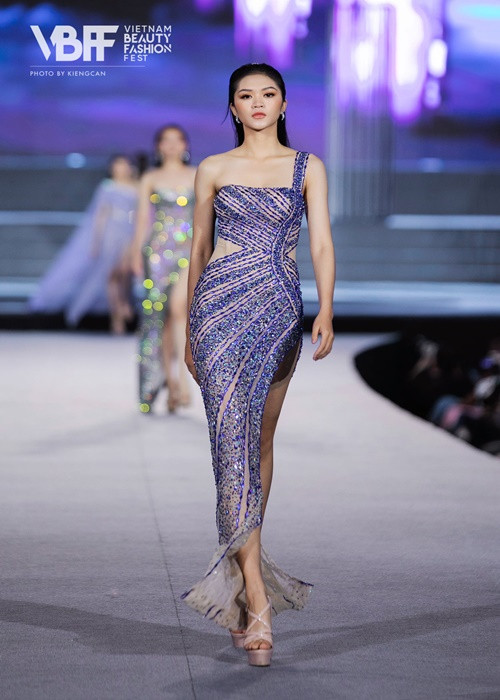 Võ Thị Thương cũng lọt top 5 Người đẹp thời trang. Cô thuộc nhóm thí sinh cao dưới 1m7.