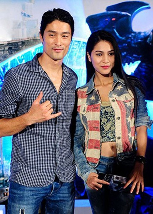 Johnny Trí Nguyễn đang hẹn hò nữ diễn viên Nhung Kate. Cặp đôi có nhiều sở thích chung như võ thuật, xe phân khối lớn. Người đưa tin