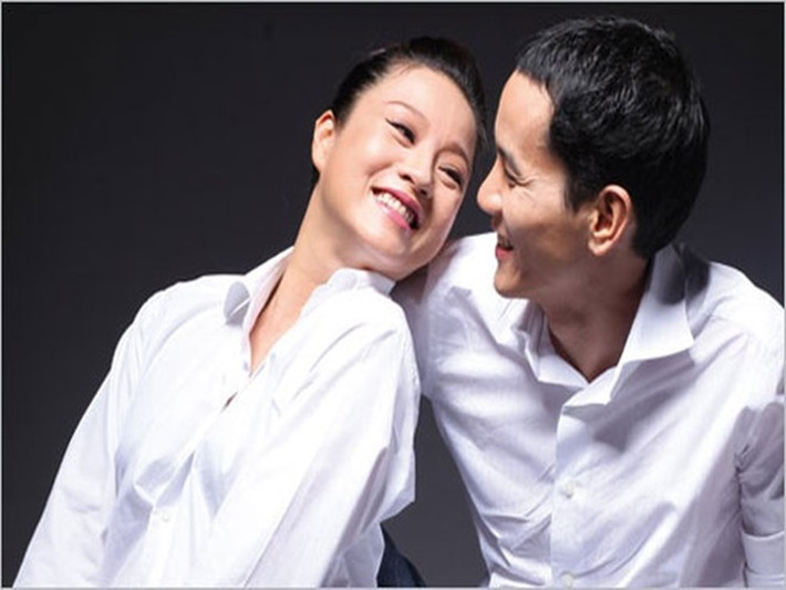 Mỹ Duyên sinh năm 1972, tham gia nhiều bộ phim đình đám như “Nữ tướng cướp”, “Gái nhảy”. “Mùi ngò gai”, “Những thiên thần áo trắng”, “Gió mùa thổi mãi”. “Những nàng công chúa nổi tiếng”. Khi gần bước sang tuổi 40, cô gặp anh Hoàng Công Phước. Ảnh: An ninh thủ đô