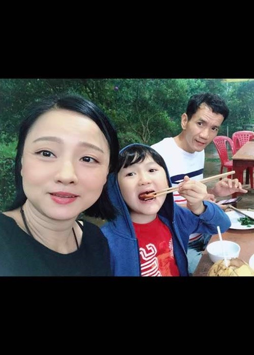 Để hòa hợp với nhau trong cuộc sống đời thường, vợ chồng Mỹ Duyên cảm thông và cùng nhau điều chỉnh. Ảnh: FBNV