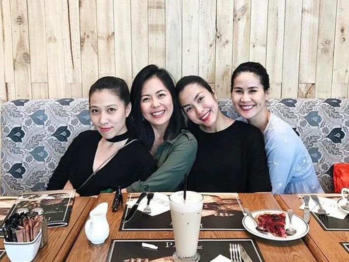 Hội bạn thân của Tăng Thanh Hà, Thân Thúy Hà, Bùi Việt Hà và Thùy Trang gắn bó hơn chục năm qua. Ảnh: FBNV