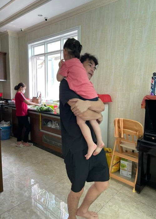 Trước khi chia tay, Quách Ngọc Ngoan và doanh nhân Phượng Chanel có một cô con gái chung tên Thanh Nhã (tên thân mật là Sumi). Ảnh: FBNV
