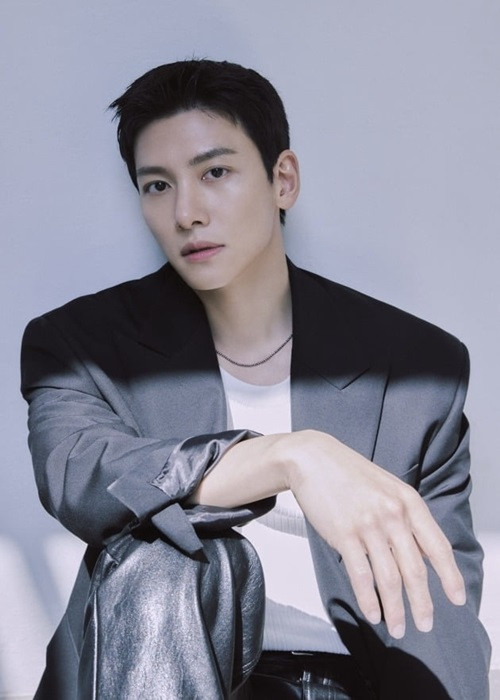 Ji Chang Wook sở hữu vẻ ngoài điển trai, nam tính. Anh khá kín tiếng về chuyện tình cảm và đến nay chưa công khai bất kì mối tình nào. Ảnh: Zing