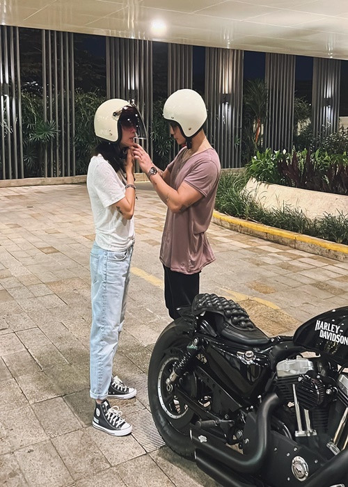 Những hành động ân cần của Huy Trần dành cho Ngô Thanh Vân khiến nhiều người ngưỡng mộ. Ảnh: FBNV