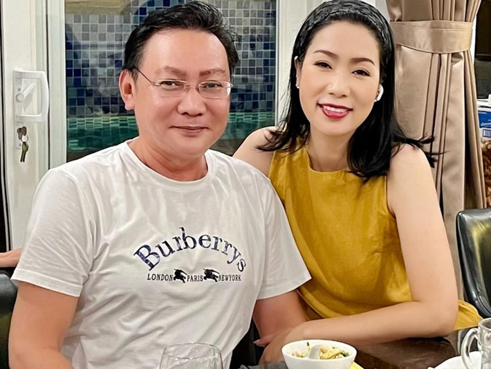 Trước đó, Trịnh Kim Chi và ông xã tặng con gái Khánh Ngân xe hơi mới.