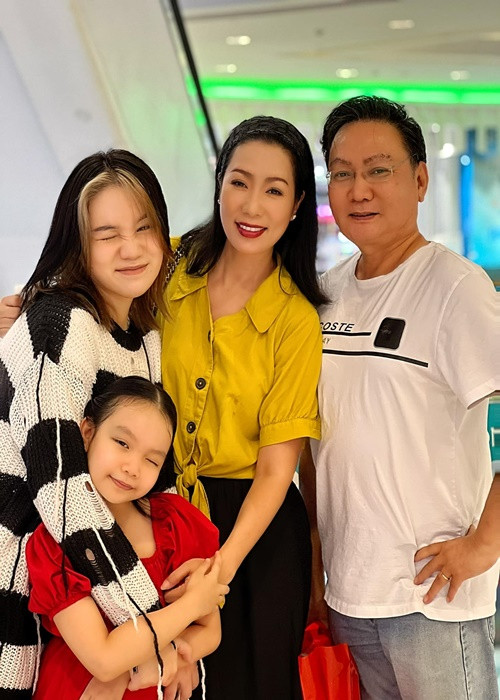 Chào đời ngày 24/6/2015, Khánh Vy rất ngoan và sở hữu gương mặt có nhiều nét giống mẹ.