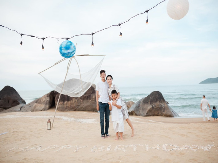 Gia đình Jennifer Phạm lên kế hoạch đi du lịch nhiều nơi làm phần thưởng cho Bảo Nam được vinh danh là thủ khoa trung học cơ sở (lớp 6-8) ở Mỹ.