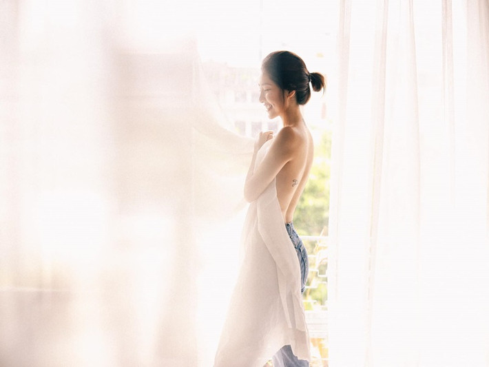 Minh Khuê sở hữu vóc dáng gợi cảm ở tuổi 37. Vài năm trở lại đây, cô theo đuổi hình tượng sexy.