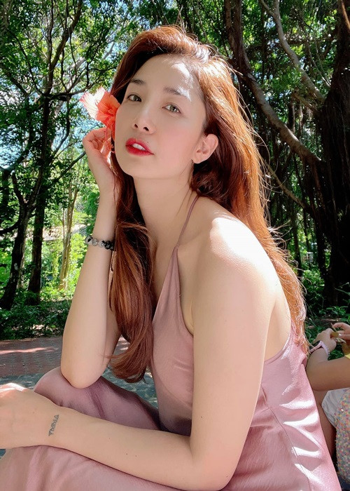 Nữ diễn viên từng dừng hết mọi hoạt động nghệ thuật và thử nhiều công việc như đi bán bảo hiểm, kinh doanh mỹ phẩm, giám đốc đào tạo.
