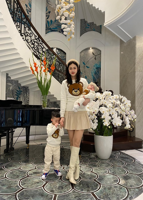 Sau kết hôn, Thanh Tú ít tham gia vào các sự kiện. Cô chọn cuộc sống bình lặng, vun vén tổ ấm nhỏ. Ảnh: FBNV
