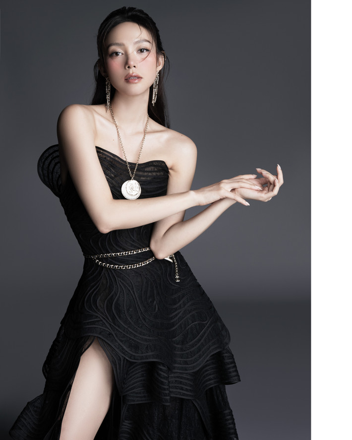 Mới đây, Minh Hằng đảm nhận vai chính trong bộ phim điện ảnh “ Bẫy ngọt ngào” đứng top doanh thu phòng vé tính từ đầu năm đến nay.