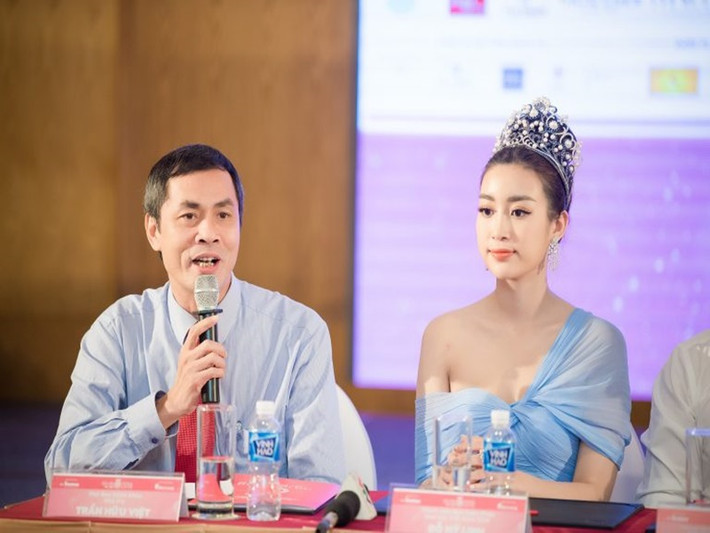 Nhà thơ - nhà báo Hữu Việt là người có kinh nghiệm nhiều năm tham gia ban thư ký và ban giám khảo cuộc thi Hoa hậu Việt Nam.
