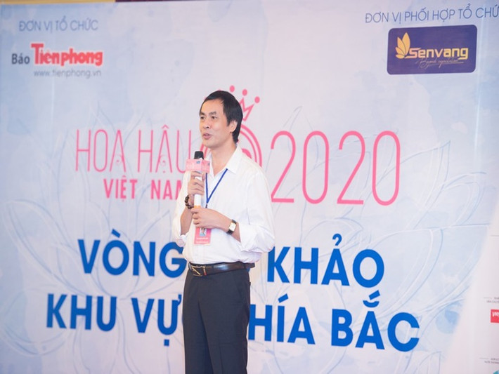 Với nhiều năm là ban giám khảo cho các cuộc thi sắc đẹp, nhà thơ Hữu Việt sẽ có nhiều góc nhiều khách quan, kinh nghiệm phong phú.