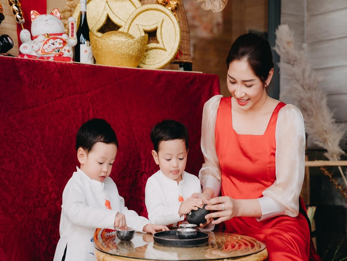 Kinh doanh online, bất động sản, tham gia nghệ thuật, nàng hậu có cuộc sống khá sung túc.