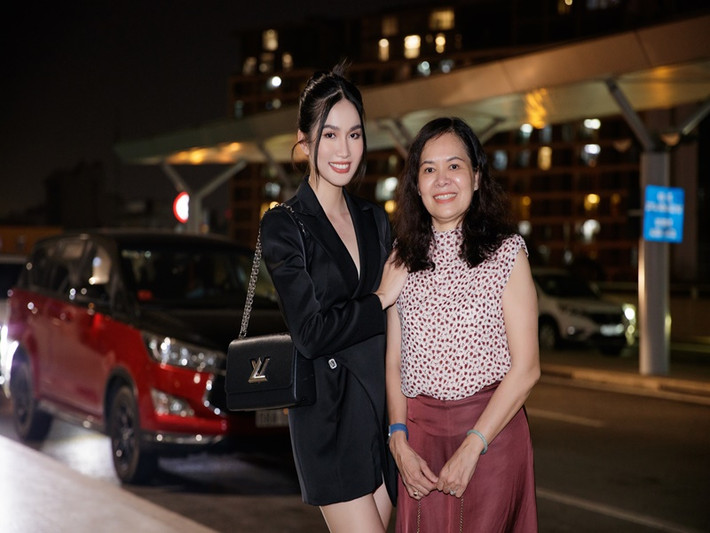 Người hâm mộ nóng lòng chờ đợi hình ảnh của Phương Anh tại tuần lễ thời trang danh giá thế giới tại Pháp.