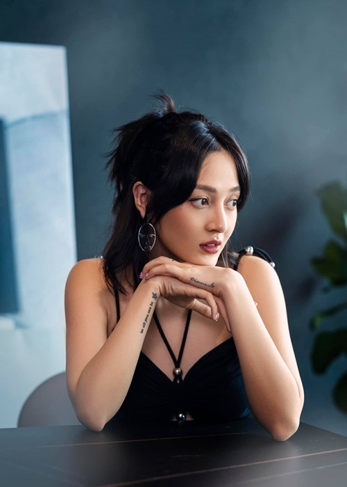 Bảo Anh là một trong những mỹ nhân Việt bị nửa kia bạo hành. Trong cuộc phỏng vấn với Zing mới đây, nữ ca sĩ cho biết, bạn trai cũ từng muốn cô sinh con nhưng Bảo Anh từ chối vì vẫn muốn phát triển sự nghiệp.