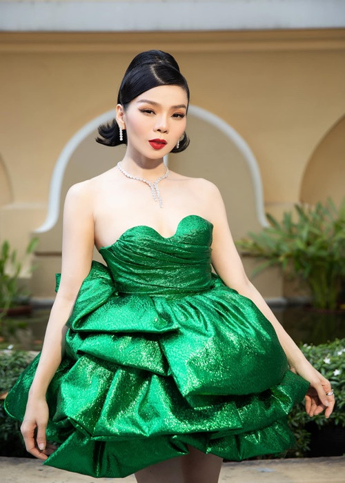 Lệ Quyên gửi lời cảm ơn đến bà Dung đã cho cô thử sức vai trò mới.