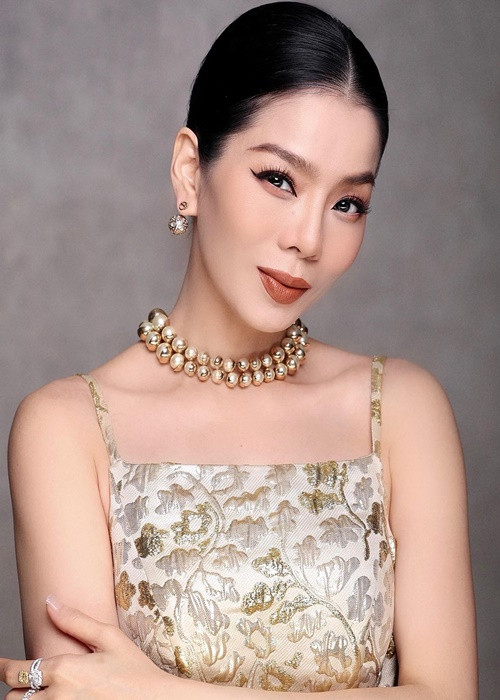 Lệ Quyên còn nổi tiếng với gu thời trang đẳng cấp.