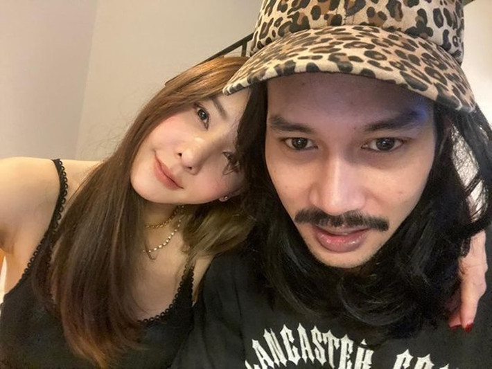 Diễn viên “Chiếc lá cuốn bay” Tangmo Pattaratida qua đời sau khi ngã sông. Cái chết của cô vẫn chưa được làm sáng tỏ. Từ khi Tangmo ra đi, Bird liên tục đăng ảnh tưởng nhớ bạn gái. Ảnh: Instagram