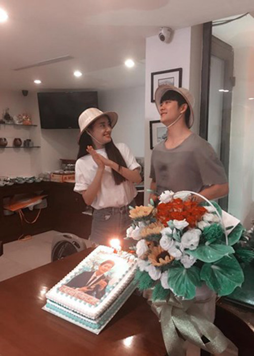 Khi Kang Tae Oh đón tuổi 24, Nhã Phương đã hát mừng sinh nhật bạn diễn kém tuổi bằng tiếng Hàn. (Ảnh: Facebook Nhã Phương)