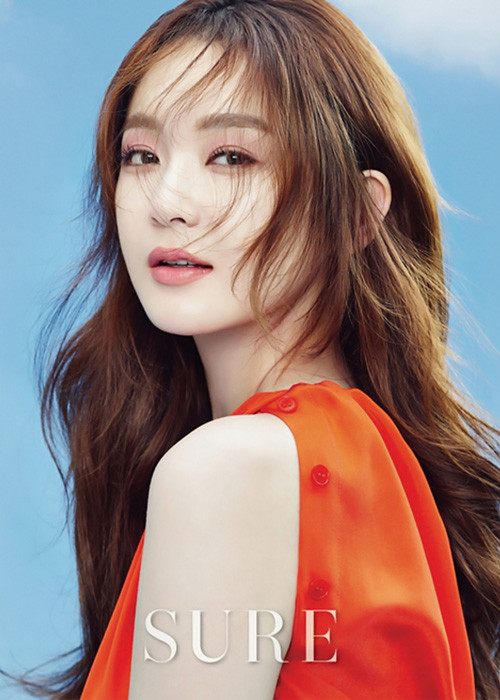 Nữ diễn viên xứ kim chi này nổi bật với làn da trắng hồng, má lúm đồng tiền ngọt ngào và gương mặt thon gọn. (Ảnh: Kpopfans)