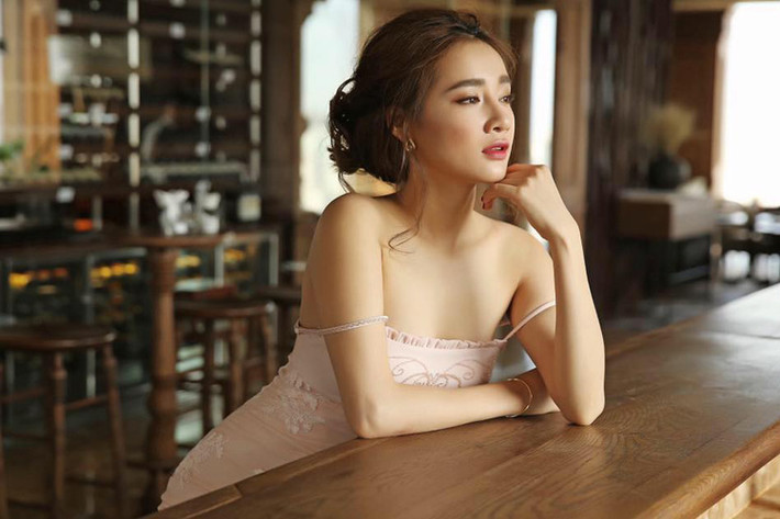 Ngoài gương mặt ngày càng đẹp, nữ diễn viên sinh năm 1990 còn sở hữu thân hình quyến rũ với vòng một đầy đặn tự nhiên. (Ảnh: Facebook Nhã Phương)
