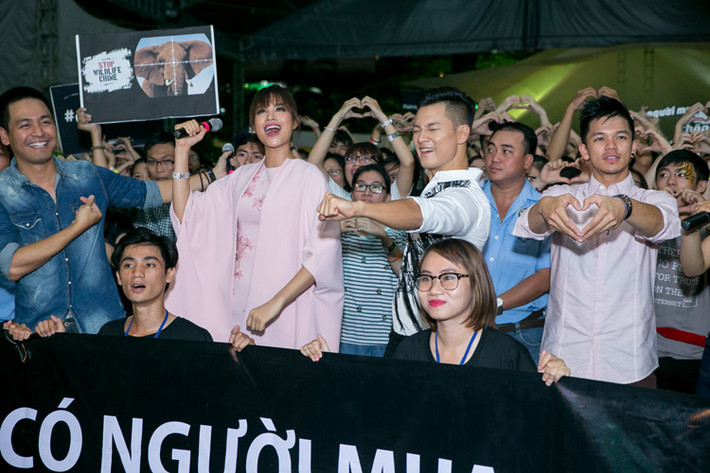 Các khách mời của chương trình hào hứng kêu gọi mọi người cùng hành động để bảo vệ thiên nhiên hoang dã. (Ảnh: Minh Toàn)