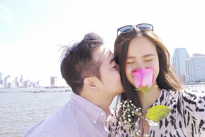 Tuyết Lan không tâm sự về mối quan hệ hiện tại. Thay vào đó, cô thường xuyên chia sẻ hình ảnh hạnh phúc bên “nửa kia” của mình. (Ảnh: Facebook nhân vật)