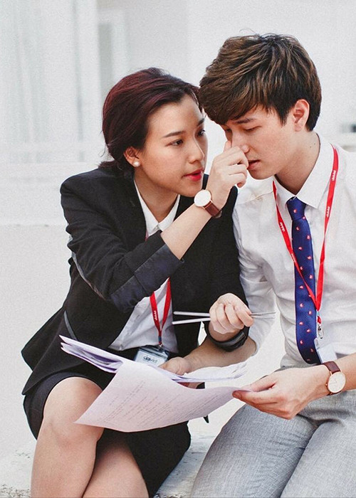 Trên trang cá nhân, cặp đôi Á hậu Hoàng Oanh và Huỳnh Anh thường xuyên đăng tải hình ảnh hẹn hò kèm lời yêu đầy ngọt ngào.