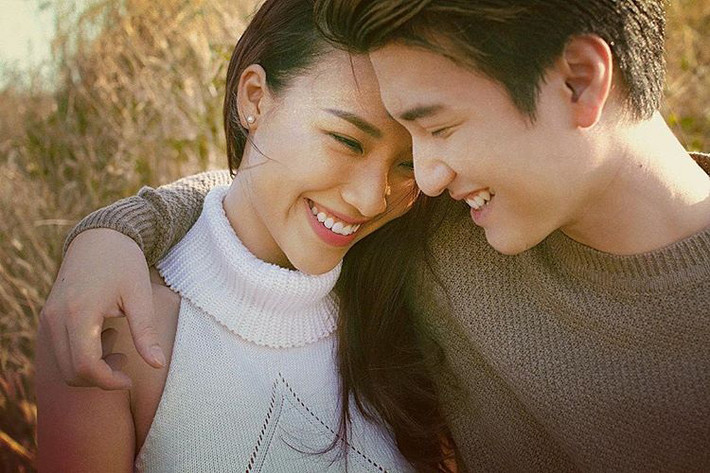Theo lời Huỳnh Anh, sau 2 lần tình cờ gặp mặt nữa anh quyết định kết bạn với Hoàng Oanh trên mạng xã hội và rủ cô đi dạo đường hoa Nguyễn Huệ vào mùng 2 tết 2014.