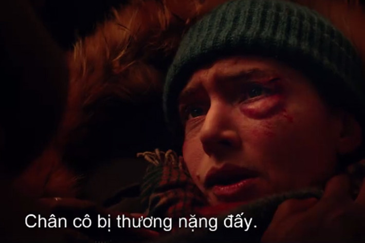 Bộ phim “Ngọn núi giữa hai ta” là tác phẩm điện ảnh được chuyển thể từ cuốn tiểu thuyết cùng tên của nhà văn Charles Martin. Kết hợp hai yếu tố phiêu lưu và lãng mạn, quyển sách thuật lại mối tình cảm động giữa hai con người xa lạ sau vụ rơi máy bay kinh hoàng.