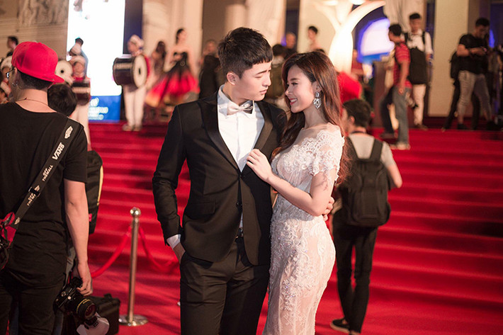 Năm 2016, Midu - Harry Lu cùng tham gia bộ phim điện ảnh “ 4 năm, 2 chàng, 1 tình yêu”. Sự kết hợp ăn ý trong phim khiến cả hai được fan mong chờ sẽ là một cặp đôi ngoài đời thực. Ảnh: FBNV