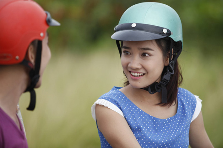 Dù tham gia nhiều phim nhưng mãi đến khi góp mặt trong phim ngắn “Xin lỗi anh chỉ là thằng bán bánh giò” năm 2013, Nhã Phương mới gây được sự chú ý. Năm 2014, cô đóng phim điện ảnh “Quả tim máu”, phim truyền hình “Vừa đi vừa khóc”. Ảnh: VTV