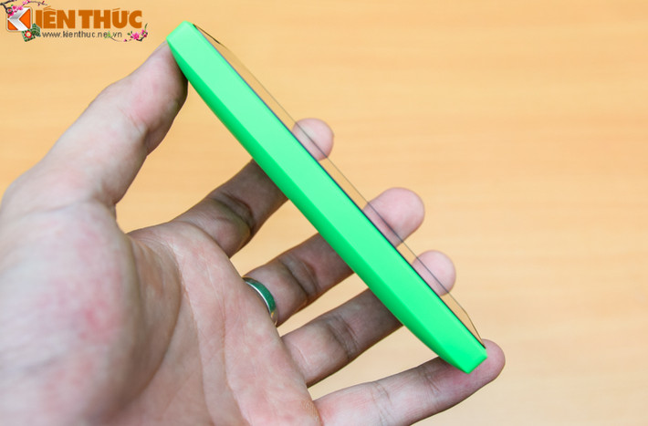 Cạnh trái của máy