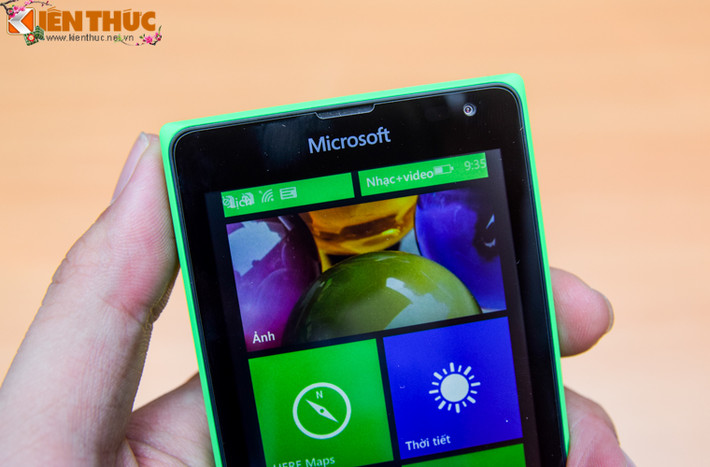 Khác với người anh em Nokia X, Lumia 435 có thêm cả camera trước độ phân giải VGA