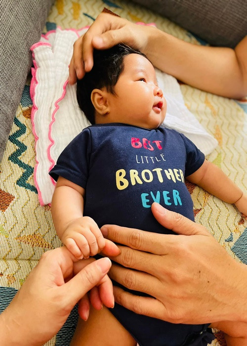 Lê Bê La khoe con gái bụ bẫm khi hơn 2 tháng tuổi.