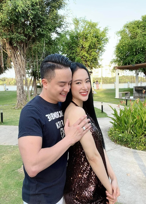 Cao Thái Sơn khen Angela Phương Trinh rất xinh đẹp, khéo léo và ăn nói có duyên.