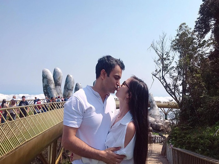 Khi Võ Hạ Trâm mang bầu con gái đầu lòng, dù bận rộn đi làm từ 7h sáng tới 7h tối nhưng doanh nhân Vikas vẫn luôn chú ý chăm sóc cho vợ.