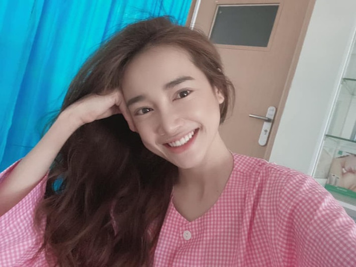 Bà xã Trường Giang vô cùng rạng rỡ khi để mặt mộc. Ảnh: FBNV