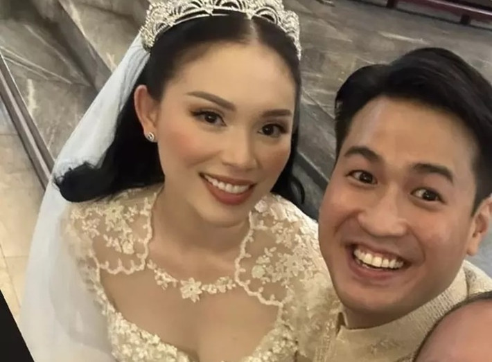 Đám cưới em chồng Tăng Thanh Hà tổ chức tại nhà thờ ở Philippines vào tối ngày 23/3. Sau khi hoàn tất nghi lễ tại nhà thờ, Linh Rin - Phillip Nguyễn mời tiệc đãi 500 khách tại khách sạn sang trọng. Được biết, em chồng Hà Tăng chi 2 tỷ đồng mua quà tặng khách mời. Ảnh: Zing