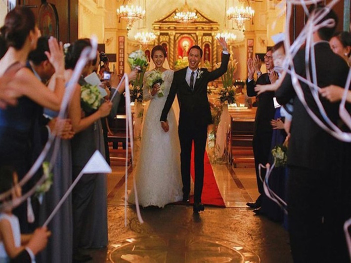 Nàng ngọc nữ diện váy cưới của nhãn hiệu áo cưới danh tiếng Monique Lhuillier giá hơn 200 triệu đồng. Ảnh: Instagram