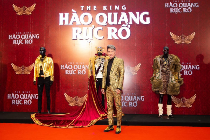 Mới đây, Đàm Vĩnh Hưng công bố phim tiểu sử mang tên “Hào quang rực rỡ - The king”. Dự án sẽ kể về cuộc đời và sự nghiệp 25 năm ca hát của Mr Đàm. Ảnh: FBNV