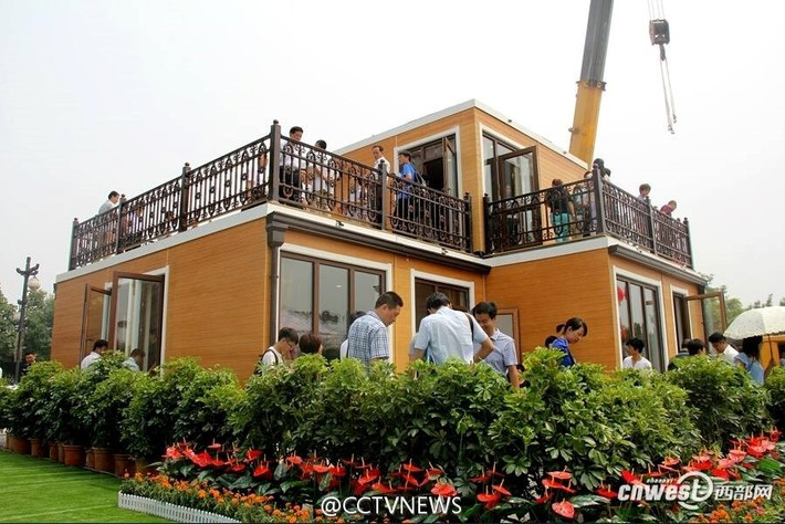 Người dân thành phố Tây An đã rất bất ngờ khi chứng kiến một biệt thự 3D được hoàn thành trong vòng 3 giờ vào ngày 17/7. (Nguồn: CCTVNews)